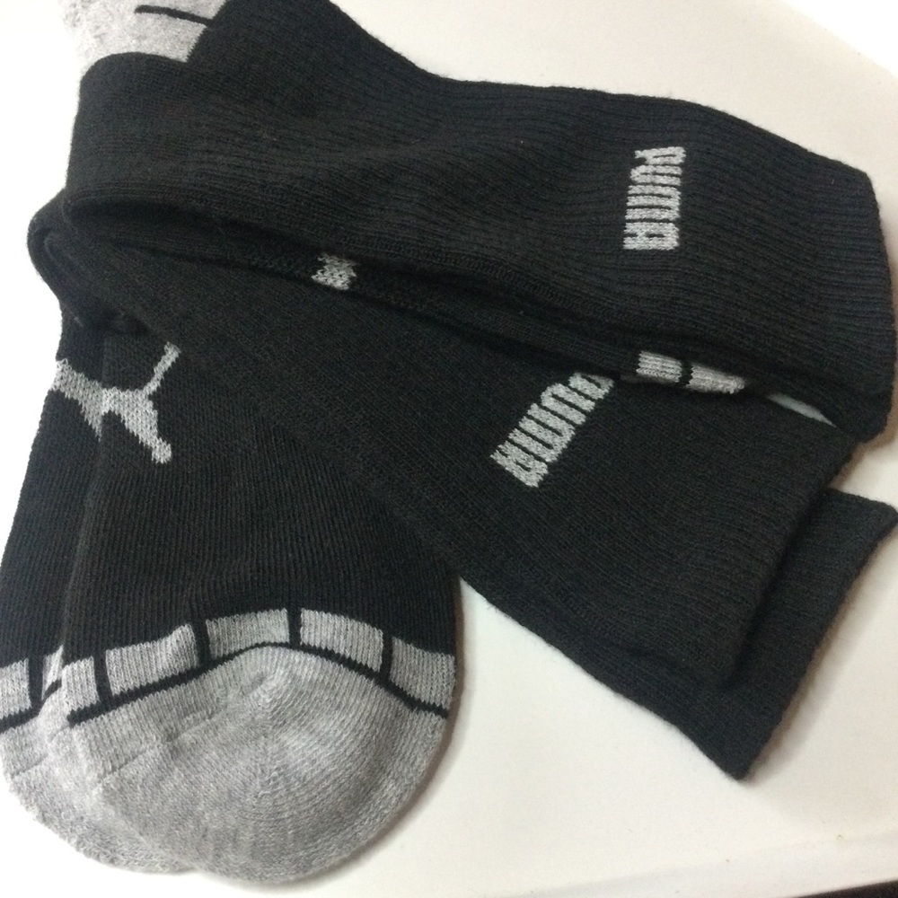 PUMA 2 PAIR MENS SPORT SOCKS BLACK GREY OS NWOT